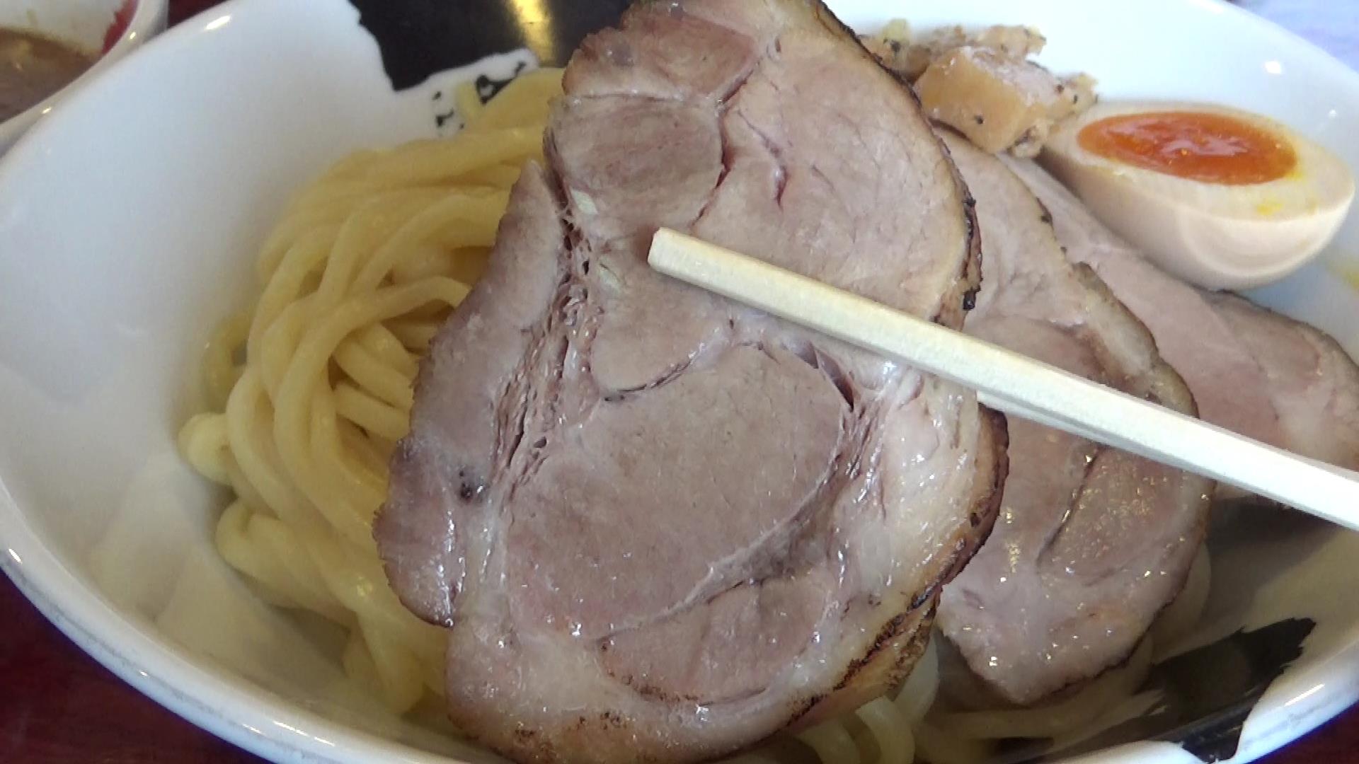 あらとん特製濃厚つけ麺具チャーシュー