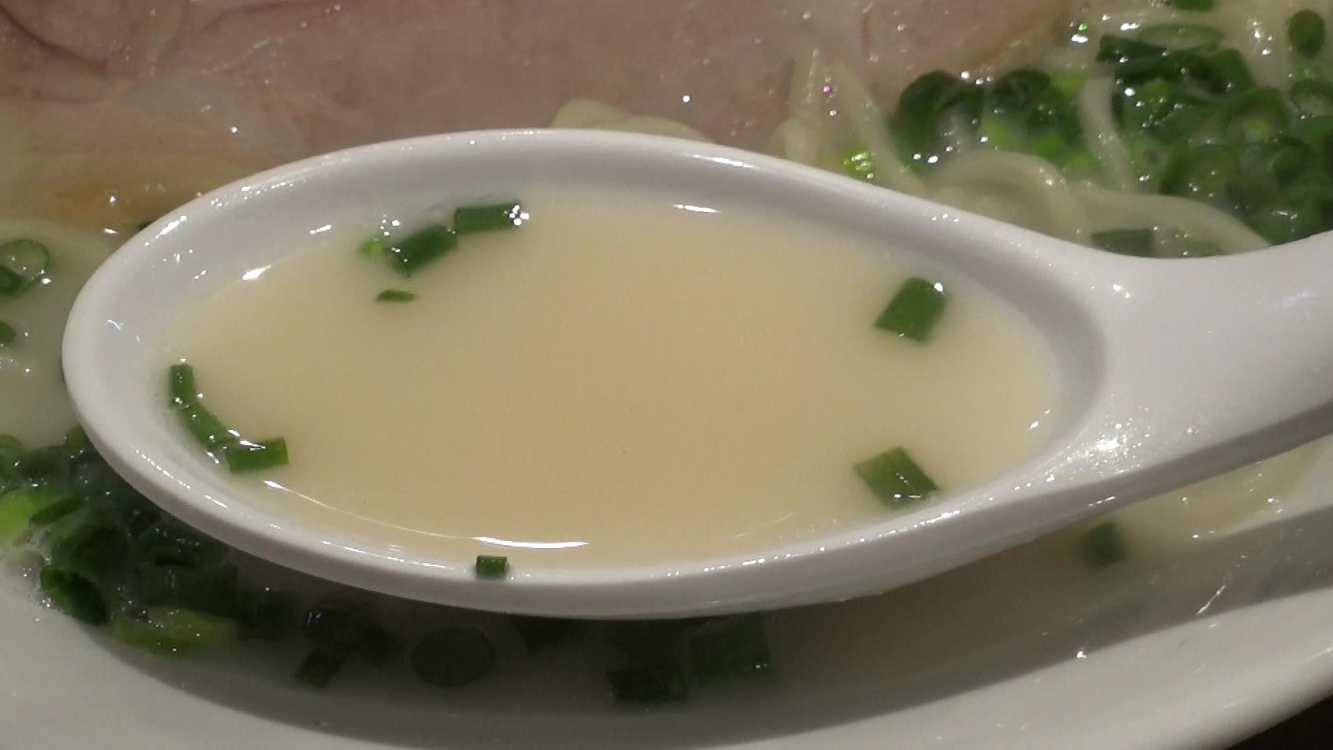 麺屋菜々兵衛鶏白湯塩のスープ