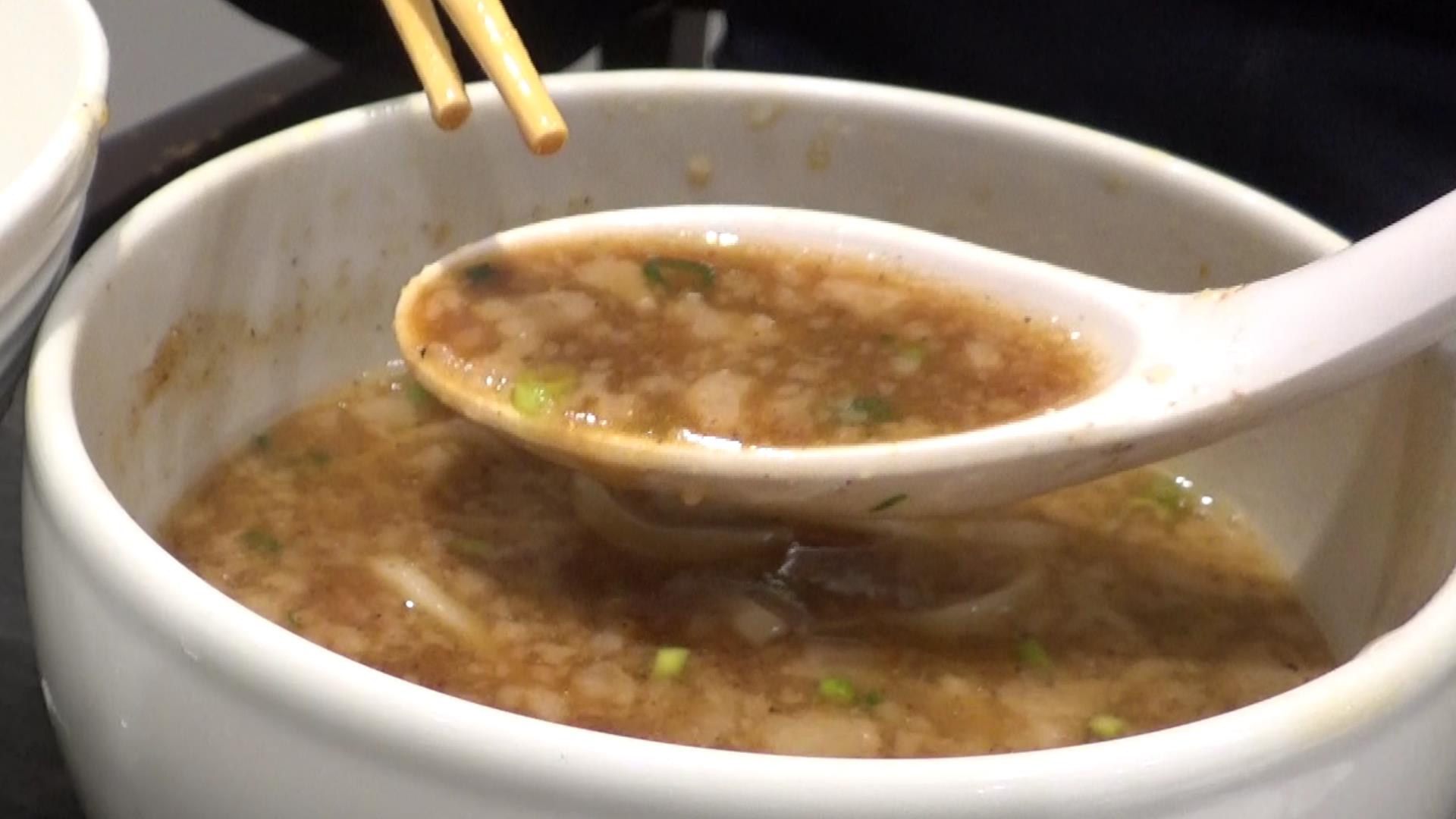 札幌Fuji屋醤油つけ麺背脂割スープ