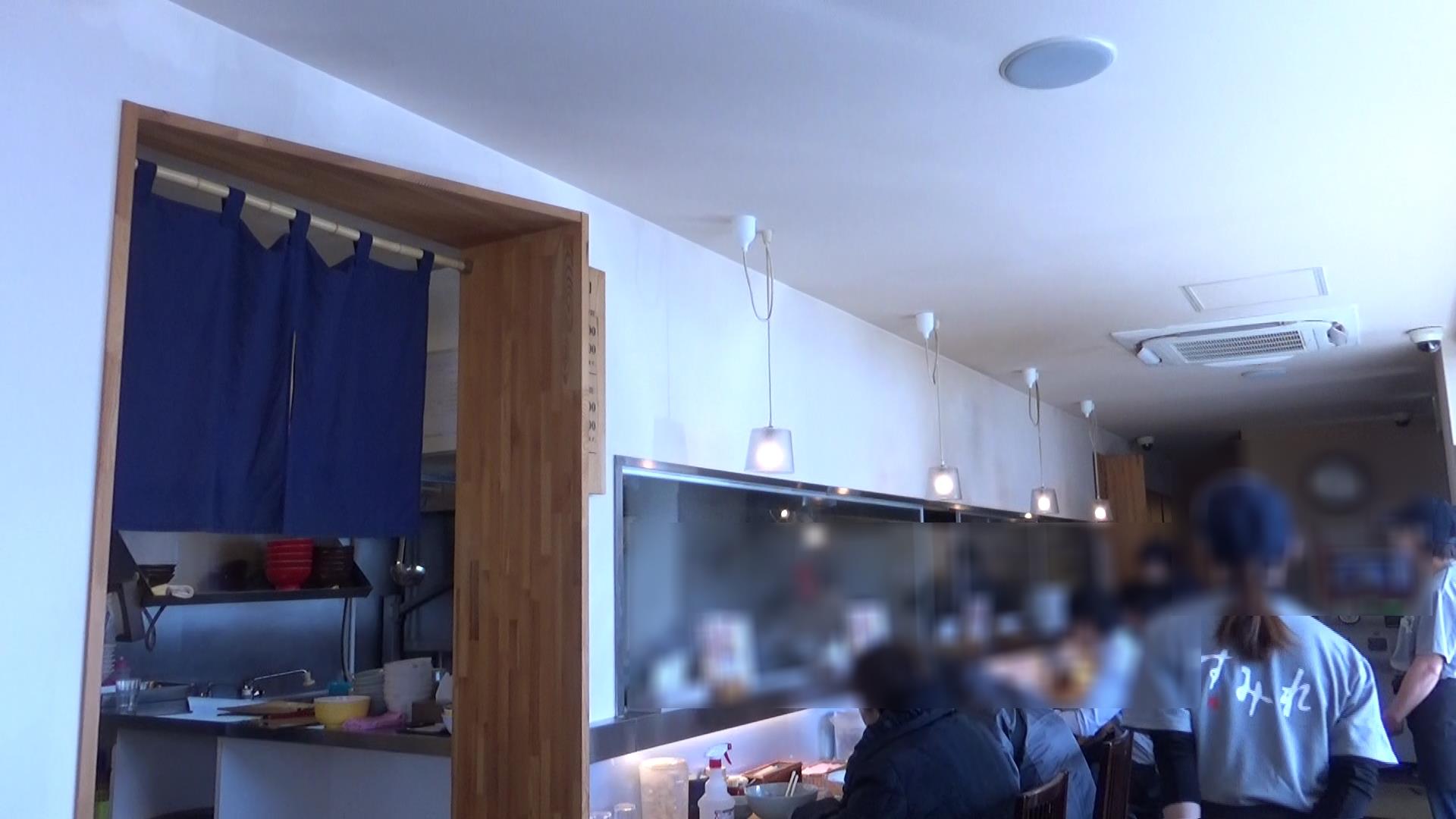 すみれ店内中の島本店1